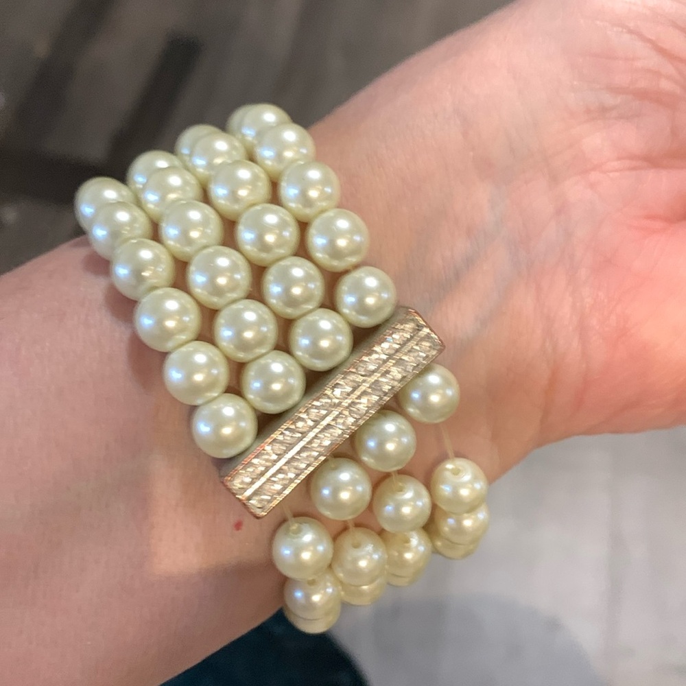 Faux pearls layered bracelet